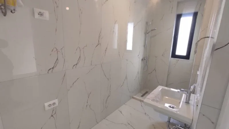 Tirane, jepet me qera zyre Kati 5, 100 m² 550 € (PORCELAN)