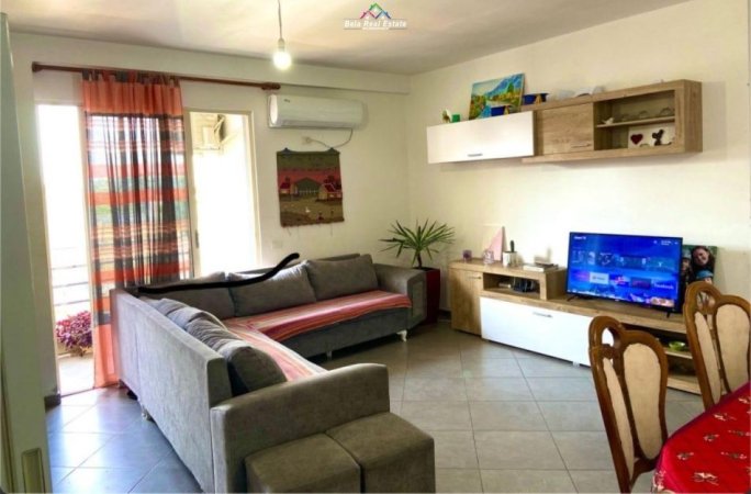 Tirane, jepet me qera apartament 2+1 Kati 3, 110 m² 400 € (FRESKU)