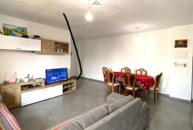 Tirane, jepet me qera apartament 2+1 Kati 3, 110 m² 400 € (FRESKU)