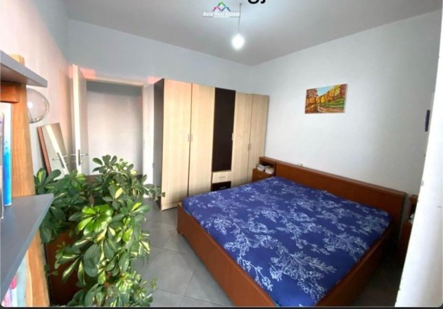 Tirane, jepet me qera apartament 2+1 Kati 3, 110 m² 400 € (FRESKU)