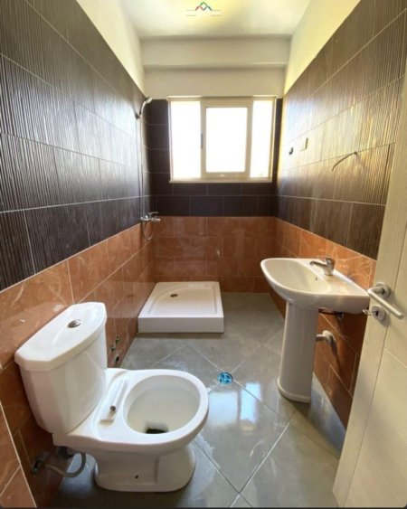 Tirane, jepet me qera apartament 2+1 Kati 3, 110 m² 400 € (FRESKU)