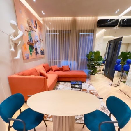 Tirane, jepet me qera apartament 1+1 , 70 m² 1.000 € (Square 21)