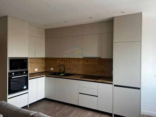 Tirane, jepet me qera apartament 3+1+Ballkon Kati 4, 130 m² 800 € (Framacia 10)
