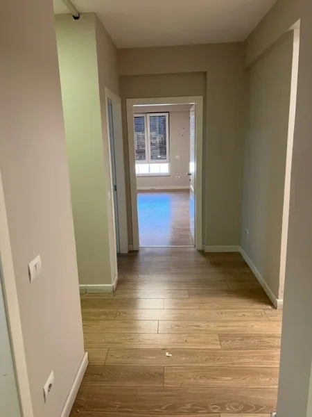 Tirane, jepet me qera zyre Kati 8, 200 m² 2.500 € (Rruga Myslym Shyri)