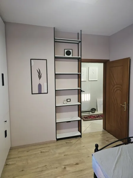 Tirane, jepet me qera apartament Kati 1, 95 m² 450 € (Senatorium)