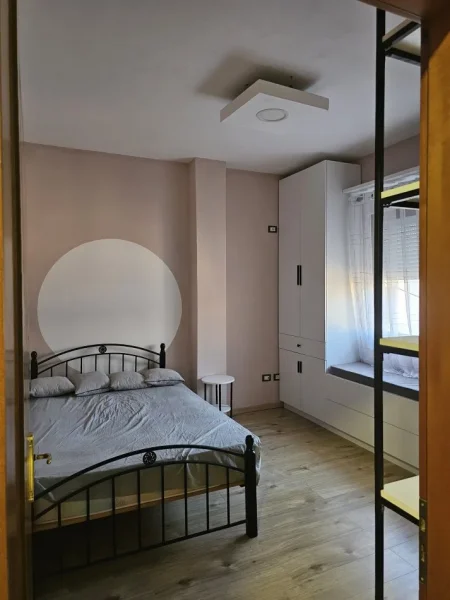 Tirane, jepet me qera apartament Kati 1, 95 m² 450 € (Senatorium)