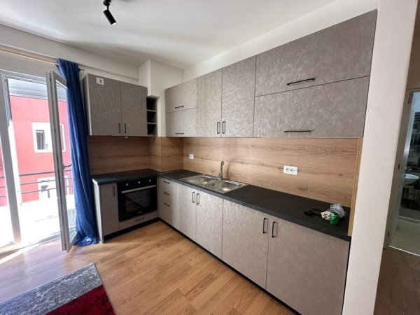 Tirane, jepet me qera apartament 1+1 Kati 3, 70 m² 550 € (Selite)