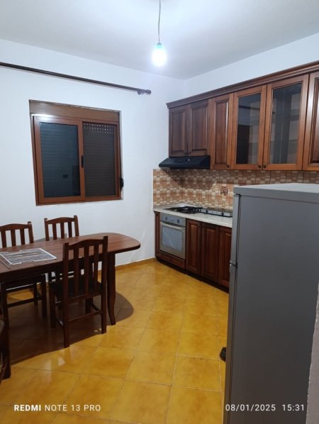 Tirane, jepet me qera apartament 3+1 Kati 1, 100 m² 330 € (Allias)