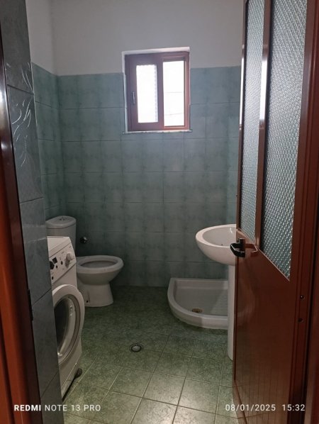 Tirane, jepet me qera apartament 3+1 Kati 1, 100 m² 330 € (Allias)