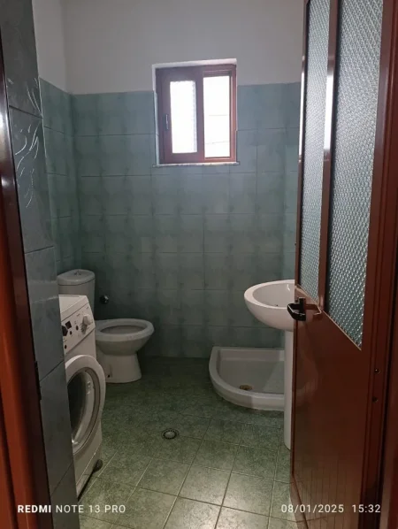Tirane, jepet me qera apartament 3+1 Kati 1, 100 m² 330 € (Allias)