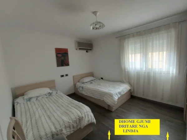Tirane, Shitet Apartament cilësor & bollshëm, 2+1 me 2-banjo, ballkon, kati 7, fundit, pallat ri 9 kat, sip.120m, Cmim 320'000€, në rr. Sulejman Delvina, 30m nga Sheshi Willson e Stadiumi Selman Stërmasi / Dinamo