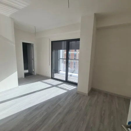 BULEVARDI I RI, jepet 2+1 e mobiluar per zyra,Kati 3, 106 m² (REZIDENCA ELBAVO)