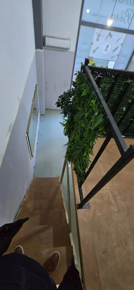 Tirane, jepet me qera dyqan Kati 0, 25 m² 400 € (4 Deshmoret)