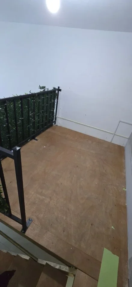 Tirane, jepet me qera dyqan Kati 0, 25 m² 400 € (4 Deshmoret)