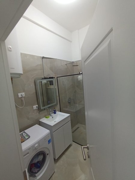 Tirane, jepet me qera apartament 1+1+Aneks+Ballkon Kati 1, 300 € (Baftjar Lici)