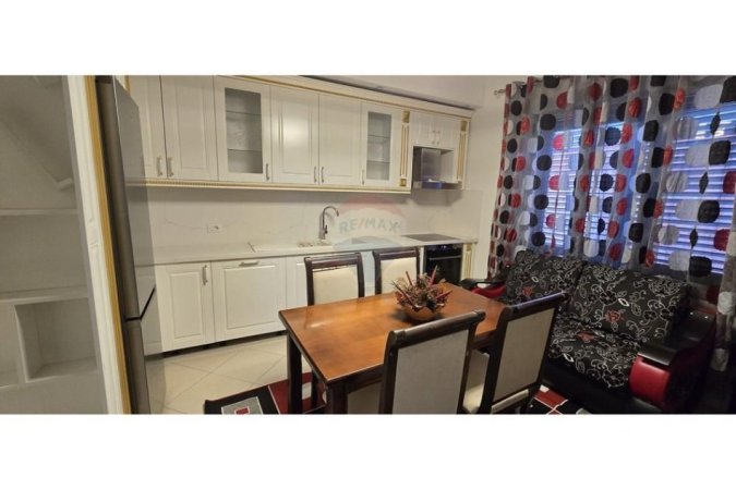 Tirane, jepet me qera apartament 3+1 , 177 m² 650 € (Selite, Tirane)