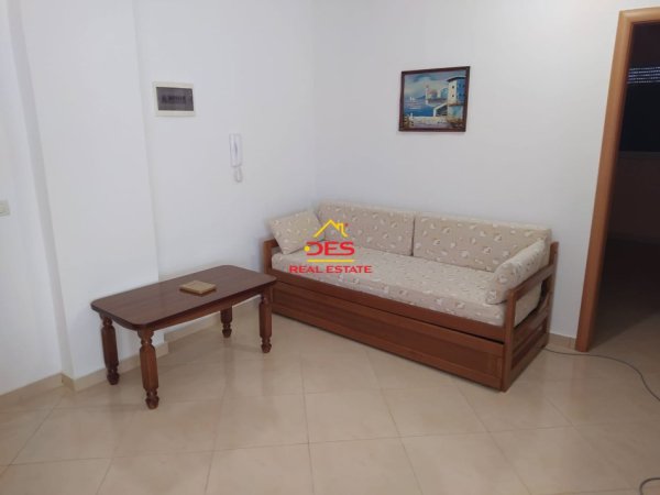 Vlore, jepet me qera apartament 2+1+Ballkon Kati 6, 87 m² 300 € (Rruga Fiqirete Musta)