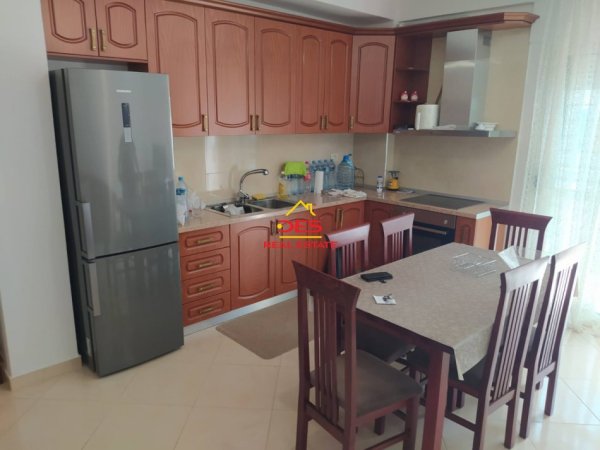 Vlore, jepet me qera apartament 2+1+Ballkon Kati 6, 87 m² 300 € (Rruga Fiqirete Musta)