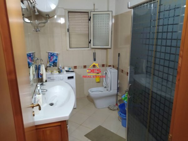 Vlore, jepet me qera apartament 2+1+Ballkon Kati 6, 87 m² 300 € (Rruga Fiqirete Musta)
