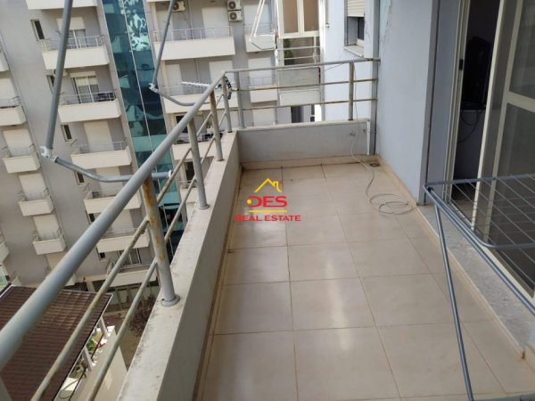 Vlore, jepet me qera apartament 2+1+Ballkon Kati 6, 87 m² 300 € (Rruga Fiqirete Musta)