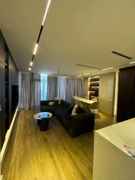 Tirane, jap me qera apartament 2+1+Ballkon Kati 11, 126 m² 2.000 € (Liqeni i That)