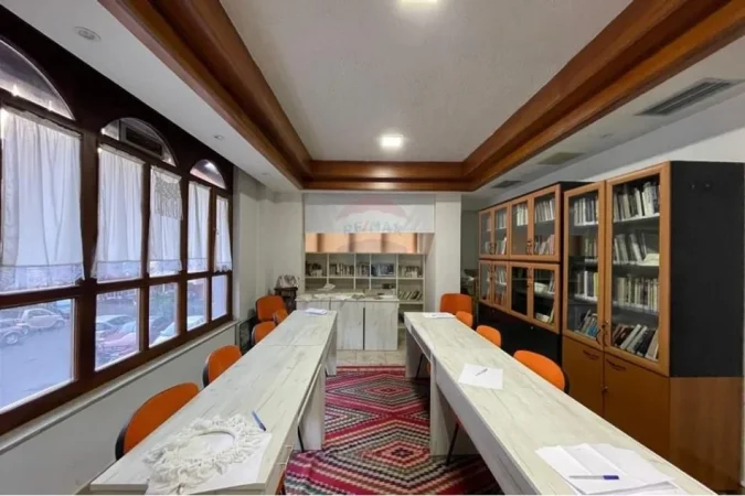 Tirane, jepet me qera zyre Kati 2, 110 m² 800 € (Rruga e Elbasanit)