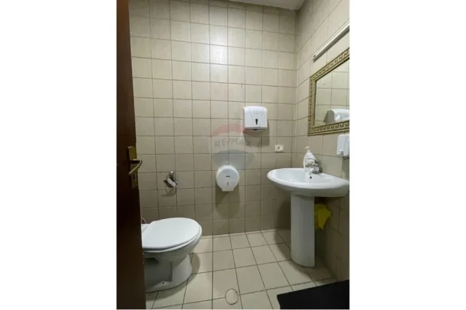 Tirane, jepet me qera zyre Kati 2, 110 m² 800 € (Rruga e Elbasanit)