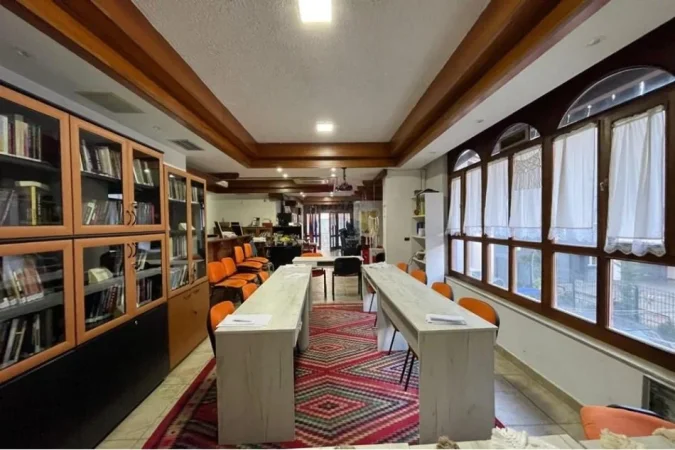 Tirane, jepet me qera zyre Kati 2, 110 m² 800 € (Rruga e Elbasanit)