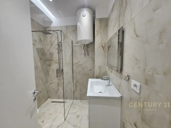 Tirane, jepet me qera apartament Kati 5, 104 m² 850 € (kodra e diellit)