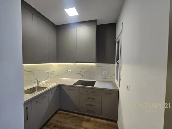 Tirane, jepet me qera apartament Kati 5, 104 m² 850 € (kodra e diellit)