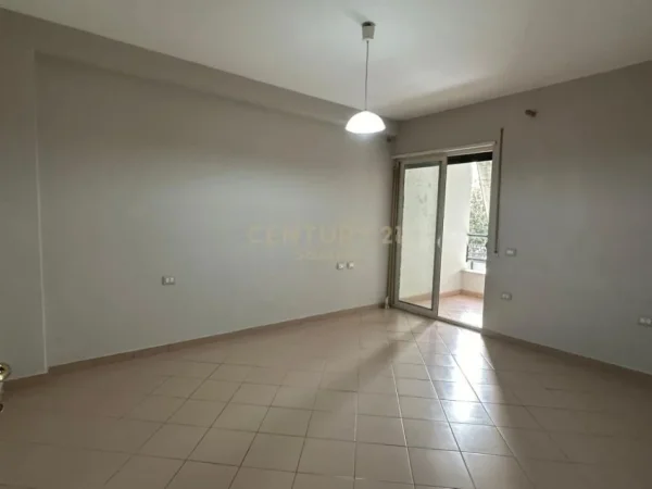 Tirane, jepet me qera ambjent biznesi Kati 1, 100 m² 700 € (komuna e parisit)