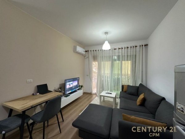 Tirane, jepet me qera apartament 1+1 Kati 1, 50 m² 600 € (rruga 5 maji)