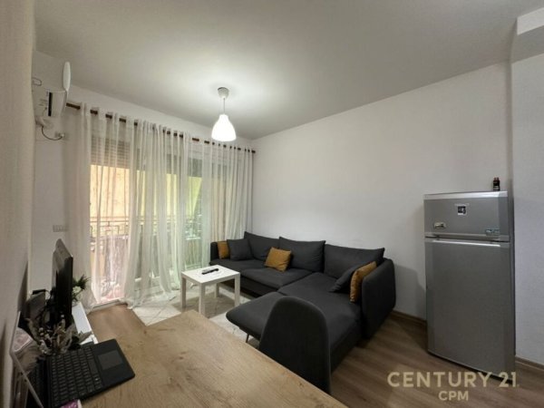 Tirane, jepet me qera apartament 1+1 Kati 1, 50 m² 600 € (rruga 5 maji)