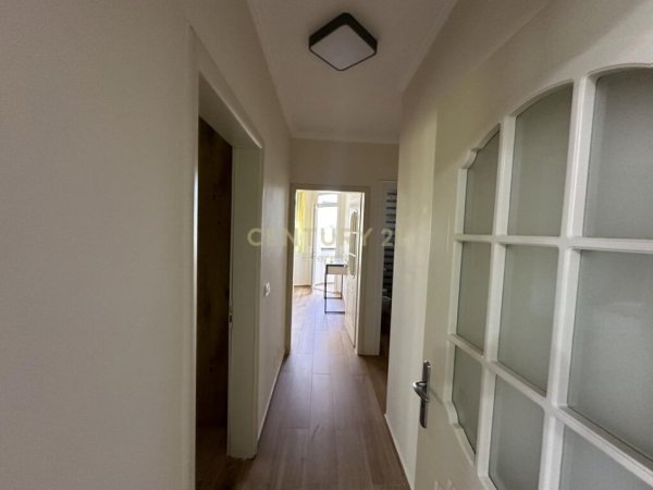 Tirane, jepet me qera apartament 2+1 Kati 3, 80 m² 600 € (ish fusha e aviacionit)