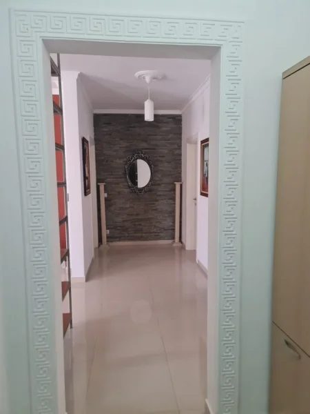 Tirane, jepet me qera apartament 2+1+Aneks+Ballkon Kati 2, 128 m² 800 € (kopshti botanik)