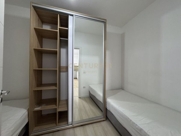 Tirane, jepet me qera apartament 2+1 Kati 3, 75 m² 520 € (ish fusha e aviacionit)