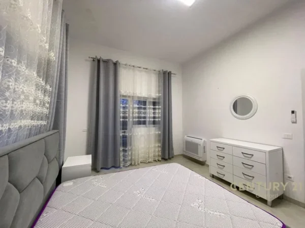 Tirane, jepet me qera apartament 3+1+Ballkon Kati 1, 120 m² 600 € (sauk i vjeter)