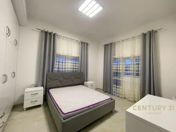 Tirane, jepet me qera apartament 3+1+Ballkon Kati 1, 120 m² 600 € (sauk i vjeter)