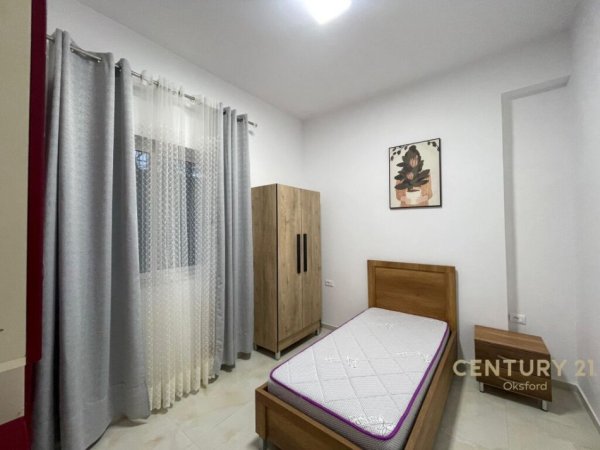 Tirane, jepet me qera apartament 3+1+Ballkon Kati 1, 120 m² 600 € (sauk i vjeter)