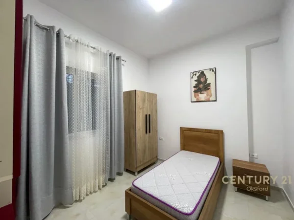 Tirane, jepet me qera apartament 3+1+Ballkon Kati 1, 120 m² 600 € (sauk i vjeter)