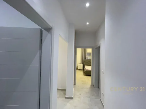 Tirane, jepet me qera apartament 3+1+Ballkon Kati 1, 120 m² 600 € (sauk i vjeter)