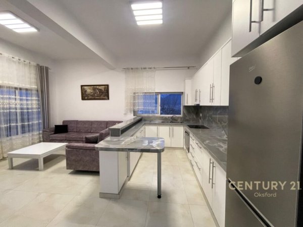 Tirane, jepet me qera apartament 3+1+Ballkon Kati 1, 120 m² 600 € (sauk i vjeter)