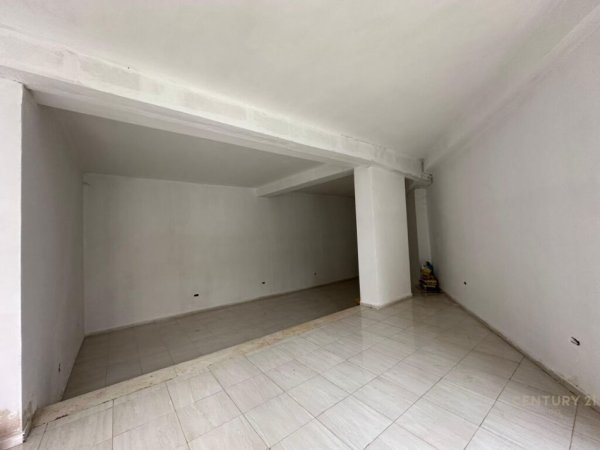 Tirane, jepet me qera ambjent biznesi Kati 0, 121 m² 1.100 € (Brryli)