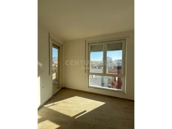 Tirane, shes apartament 1+1+Aneks+Ballkon Kati 6, 65 m² 125.000 € (ish Tregu Elektrik)