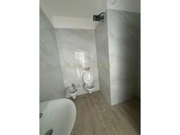 Tirane, shes apartament 1+1+Aneks+Ballkon Kati 6, 65 m² 125.000 € (ish Tregu Elektrik)