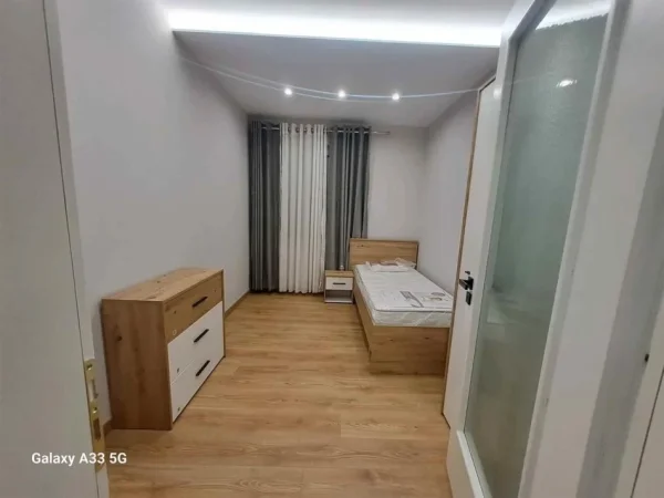 Tirane, jepet me qera apartament 2+1+Ballkon Kati 3, 90 m² 650 € (KODRA E DIELLIT)