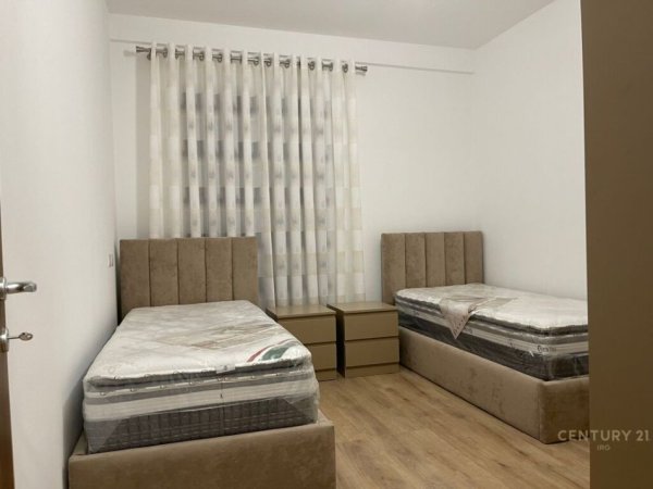 Tirane, jepet me qera apartament 2+1+Aneks+Ballkon Kati 3, 113 m² 800 € (Arlis, Farmacia 10)