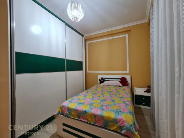 Tirane, jepet me qera apartament 2+1+Aneks+Ballkon Kati 5, 95 m² 650 € (LIQENI I THATE)