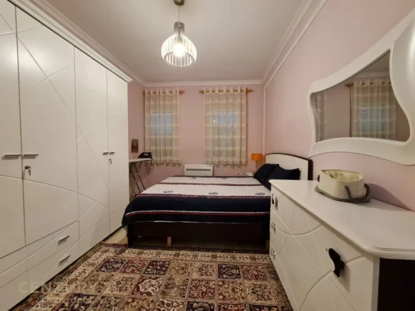 Tirane, jepet me qera apartament 2+1+Aneks+Ballkon Kati 5, 95 m² 650 € (LIQENI I THATE)