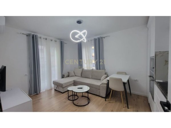Tirane, jepet me qera apartament 2+1+Aneks+Ballkon Kati 3, 61 m² 700 € (MINE PEZA)